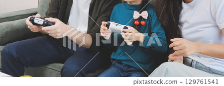 Family spends their free time together 129761541