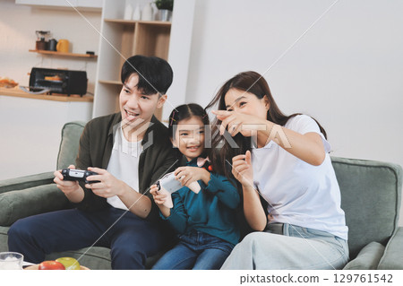 Family spends their free time together 129761542