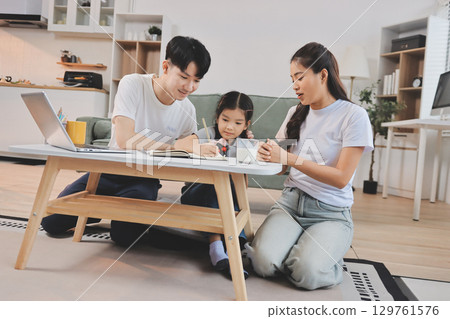 Family spends their free time together 129761576