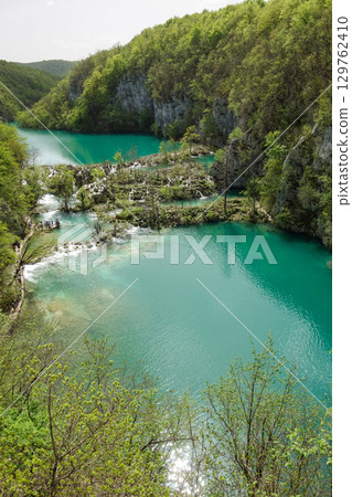 beautiful pool and cascades at Plitvice Lakes National Park, in Croatia 129762410