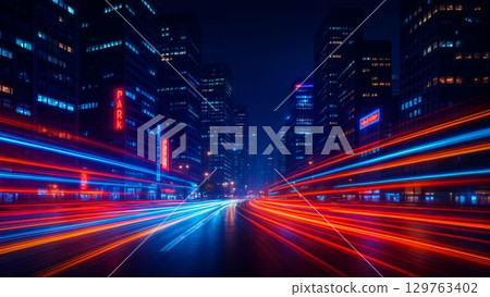 霓虹閃爍的城市夜景與車燈軌跡 129763402