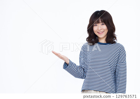 A woman giving an introduction 129763571