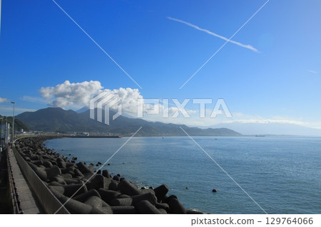 [Shizuoka Prefecture] View of Suruga Bay from Yui PA on the outbound Tomei Expressway 129764066