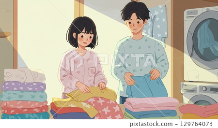 精彩瞬間！一對夫妻一起疊衣服 129764073