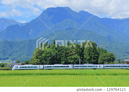Oito Line Limited Express Azusa going to Azumino in summer Oito Line Limited Express Azusa going to Azumino in summer 129764121