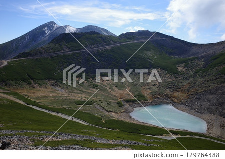 從乘鞍岳富士見山眺望的不城池和劍峰 從乘鞍岳富士見山眺望的不城池和劍峰 129764388