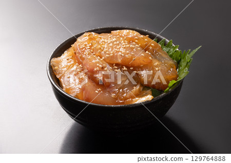 Marinated red sea bream rice bowl 129764888