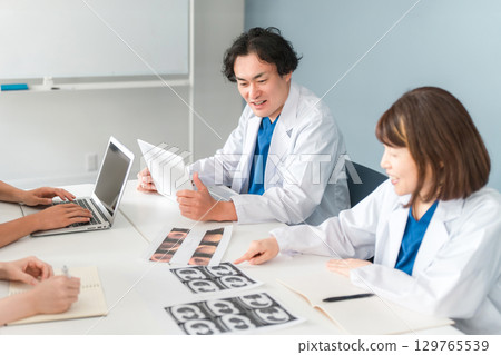 Preceptors and trainees who hold medical conferences, study groups, seminars, training sessions, and workshops 129765539