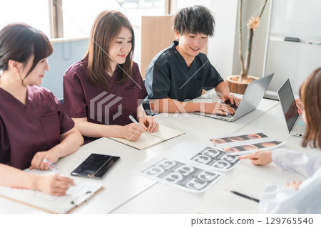 Preceptors and trainees who hold medical conferences, study groups, seminars, training sessions, and workshops 129765540