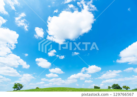 Blue sky and clouds and prairie 129766567