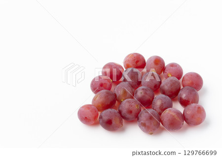 Delaware grapes on a white background 129766699