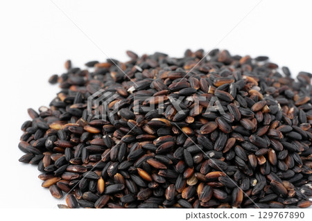 Close-up of black rice 129767890