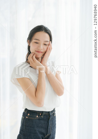 年輕女性的美麗形象 年輕女性的美麗形象 129768940