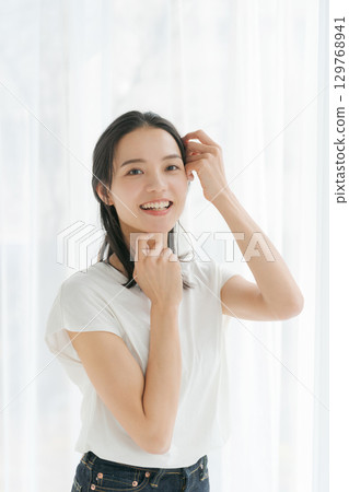 年輕女性的美麗形象 年輕女性的美麗形象 129768941