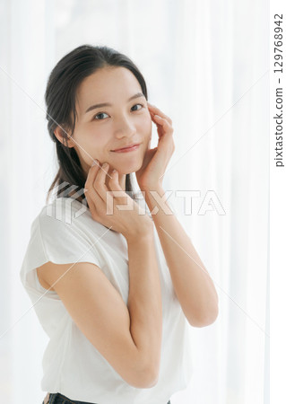 Beauty image of young women Beauty image of young women 129768942