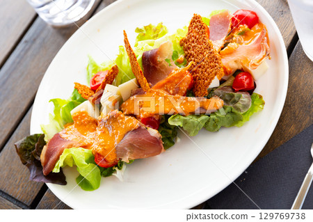 Basque salad 129769738