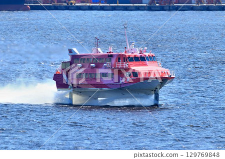 一趟令人興奮的跨海之旅…一艘噴射水翼船駛過東京港 一趟令人興奮的跨海之旅…一艘噴射水翼船駛過東京港 129769848