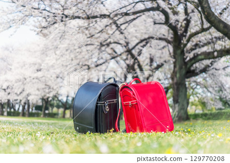 一個書包 129770208