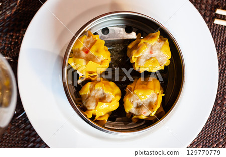 Dumplings Shumai 129770779