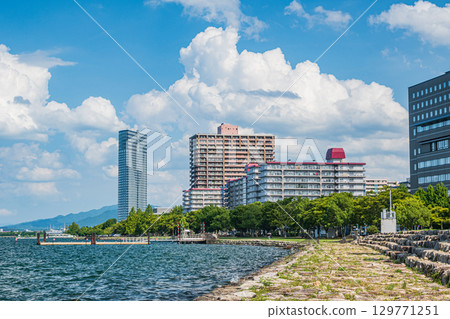 大津市琵琶湖畔的夏日風景 129771251