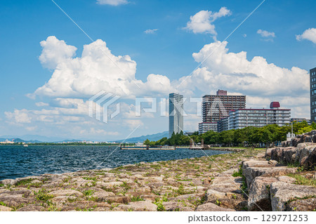 大津市琵琶湖畔的夏日風景 129771253