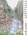 The clear stream of Kiyotsu Gorge, huge rock walls, and cliffs with columnar joints 129771313