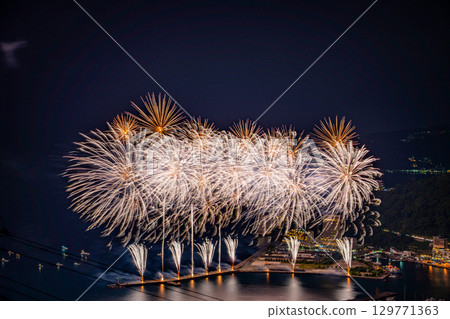 [靜岡縣]熱海的百萬夜景和海上煙火 129771363