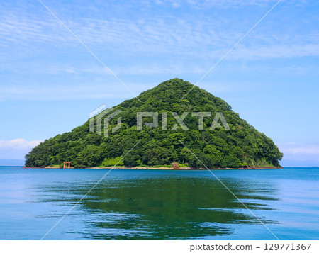 Yunoshima Island (summer) seen from Asamushi Beach, Aomori City, Aomori Prefecture 129771367