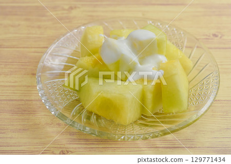 切瓜配酸奶 切瓜配酸奶 129771434