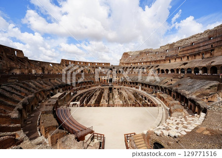 世界遺產羅馬競技場內部景觀及古代遺址 世界遺產羅馬競技場內部景觀及古代遺址 129771516