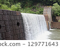 An artificial, long waterfall that regulates the flow of a river 129771643