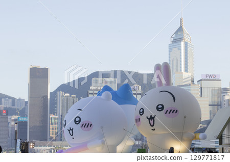 Tsim Sha Tsui has a large exhibition event. The popular Japanese animation Chiikawa has a large exhibition at the Tsim Sha Tsui MTR station and the waterfront, attracting Tsim Sha Tsui has a large exhibition event. The popular Japanese animation Chiikawa has a large exhibition at the Tsim Sha Tsui MTR station and the waterfront, attracting 129771817