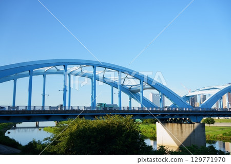 今日的開始-夏季的丸子橋(多摩川下游),晨曦灑進 今日的開始-夏季的丸子橋(多摩川下游),晨曦灑進 129771970
