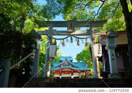 一天的開始-夏日清晨的陽光灑進玉川淺間神社(東京都大田區) 一天的開始-夏日清晨的陽光灑進玉川淺間神社(東京都大田區) 129772030