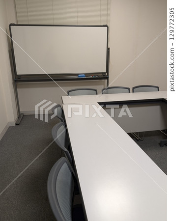 Meeting room with nobody 129772305