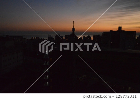 Sunset and Silhouette (West Exit of Beppu Station/Ekimaecho, Beppu City, Oita Prefecture) 129772311