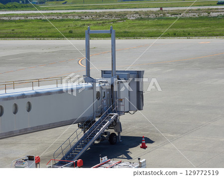 日本小松機場的登機橋 日本小松機場的登機橋 129772519