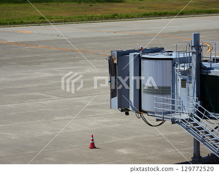 日本小松機場的登機橋 日本小松機場的登機橋 129772520