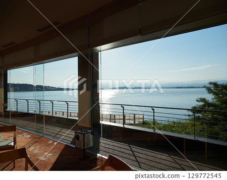 A view of Shibayamagata Lake in Kaga Katayamazu Onsen, a tourist attraction in the Hokuriku region, seen from a hotel window 129772545
