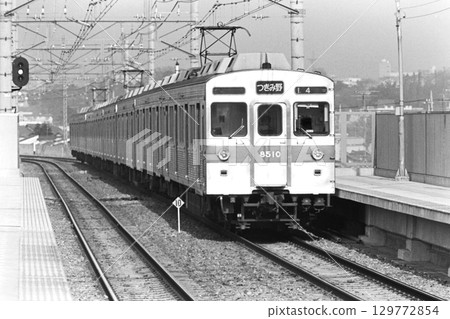 1983 年 3 月 9 日,東急田園都會線,8500 系列 8510-8 號車廂開往高津月見野(終點站) 1983 年 3 月 9 日,東急田園都會線,8500 系列 8510-8 號車廂開往高津月見野(終點站) 129772854