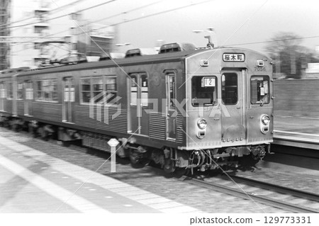 Tokyu Toyoko Line, 7000 series, car number 7056 arriving at Toritsu-daigaku Station, March 9, 1983 129773331