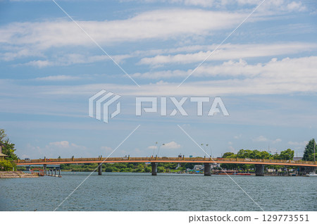 Summer scenery of the Seta River near Seta no Karahashi Bridge, Otsu City, Shiga Prefecture Summer scenery of the Seta River near Seta no Karahashi Bridge, Otsu City, Shiga Prefecture 129773551