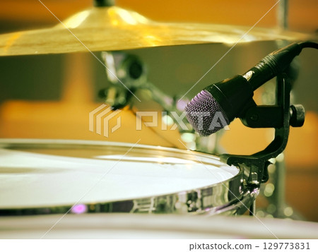 Drum microphones installed on the floor tom 129773831