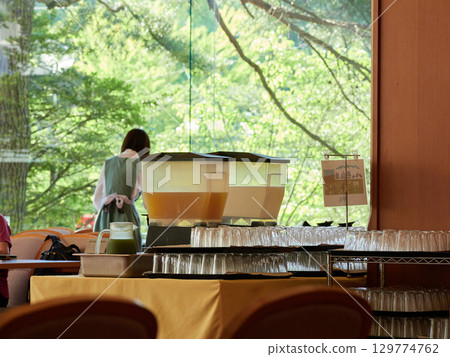 The restaurant and staff at a tourist hotel 129774762