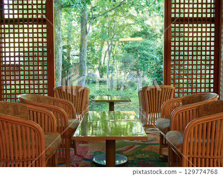A Japanese-style lobby in a tourist hotel 129774768