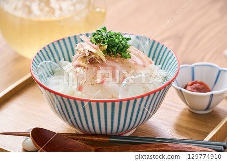 Chilled sea bream chazuke | A summer meal served with cold broth 129774910