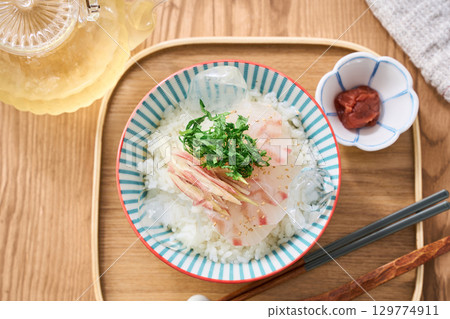 Chilled sea bream chazuke | A summer meal served with cold broth 129774911