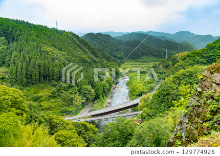 The view of the Ono River from the ruins of Oka Castle 129774928