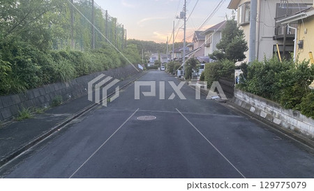 A narrow slope in a residential area A narrow slope in a residential area 129775079