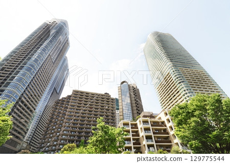 skyscraper skyscraper 129775544